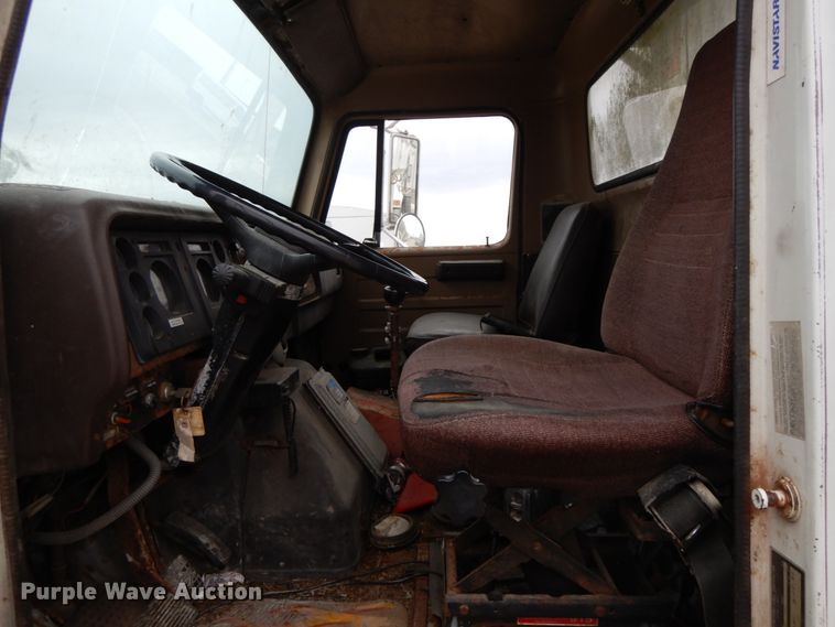 image for item DF6457 1987 International 1955  fertilizer delivery truck