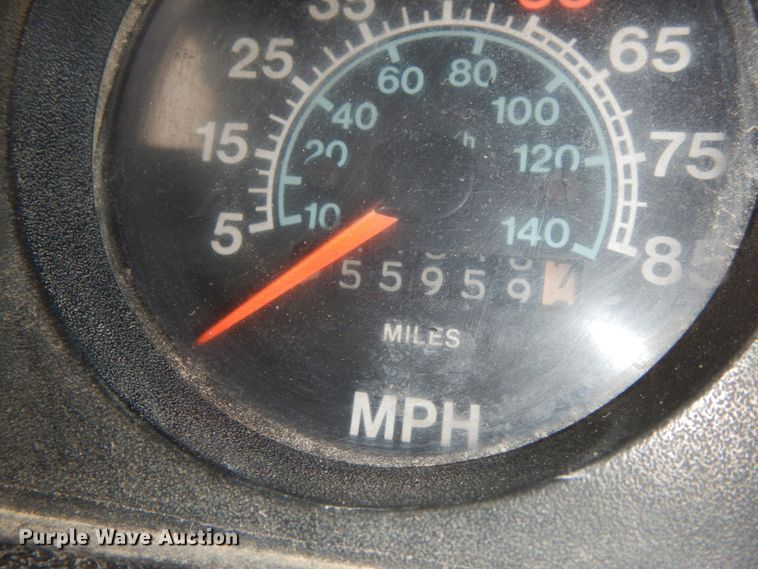 image for item DF6457 1987 International 1955  fertilizer delivery truck