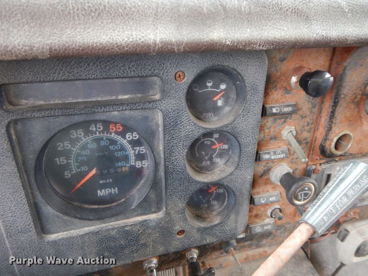 image for item DF6457 1987 International 1955  fertilizer delivery truck