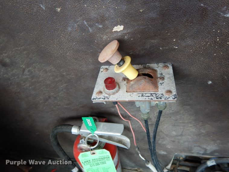 image for item DF6457 1987 International 1955  fertilizer delivery truck