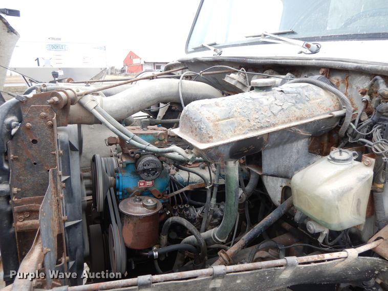 image for item DF6457 1987 International 1955  fertilizer delivery truck