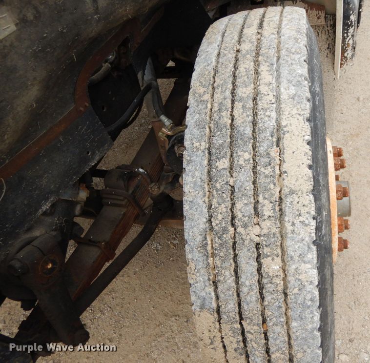 image for item DF6457 1987 International 1955  fertilizer delivery truck