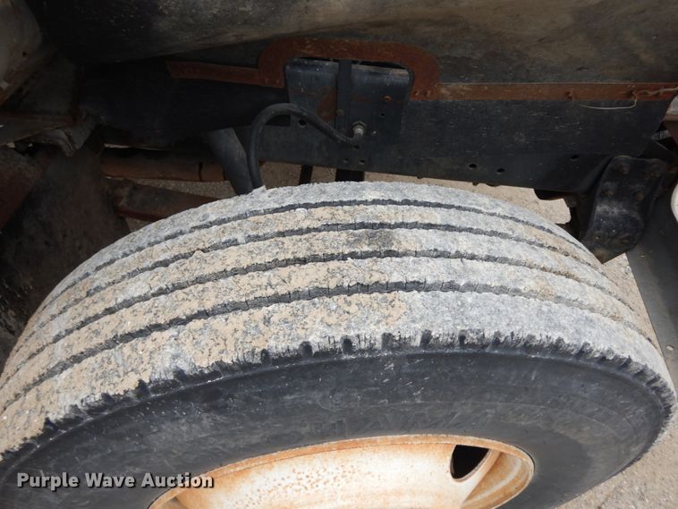 image for item DF6457 1987 International 1955  fertilizer delivery truck