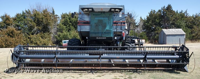 image for item DI4778 1993 Gleaner R62  combine