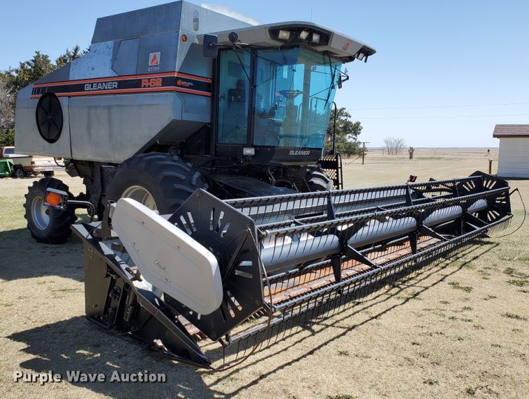 image for item DI4778 1993 Gleaner R62  combine