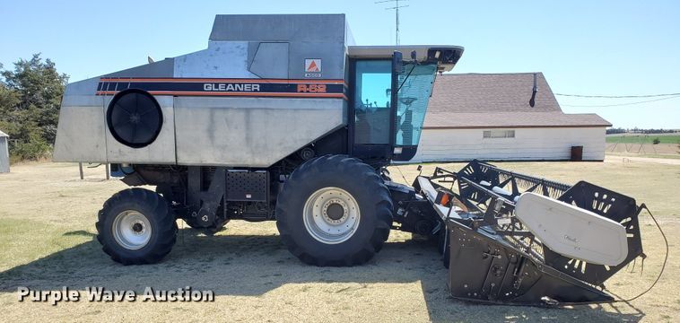 image for item DI4778 1993 Gleaner R62  combine