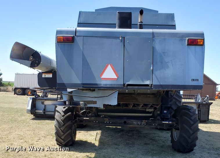 image for item DI4778 1993 Gleaner R62  combine