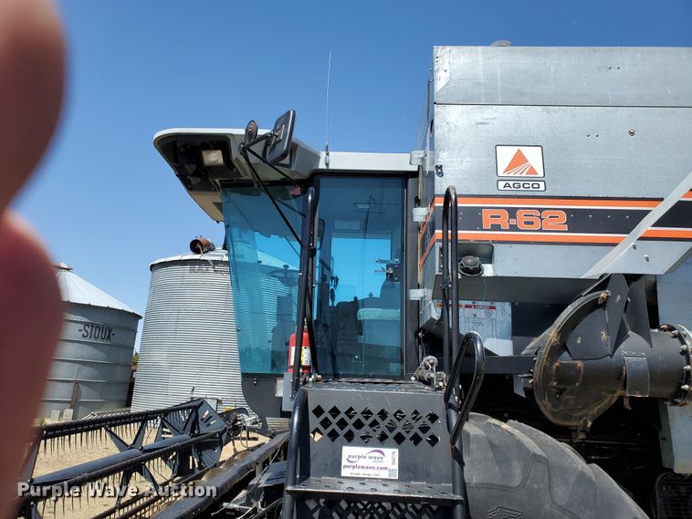 image for item DI4778 1993 Gleaner R62  combine