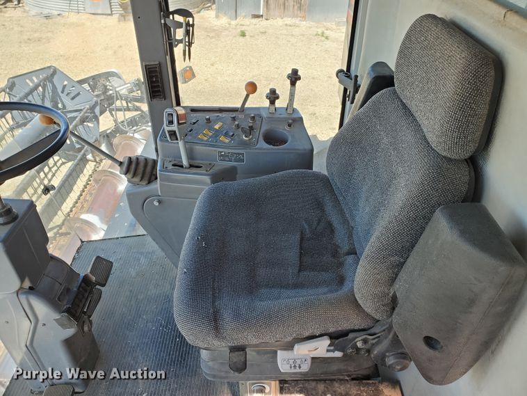 image for item DI4778 1993 Gleaner R62  combine