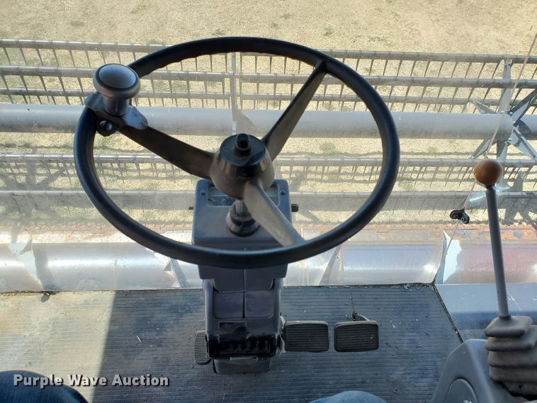 image for item DI4778 1993 Gleaner R62  combine