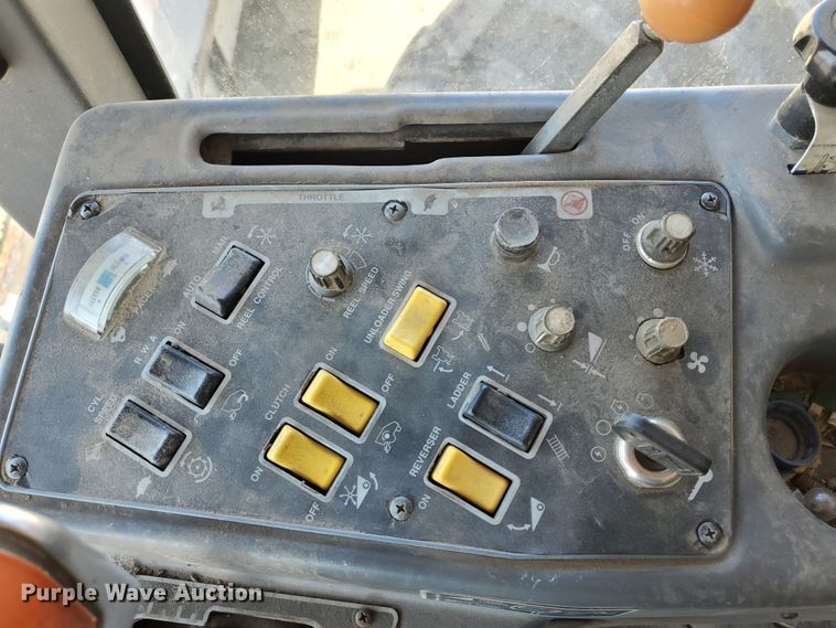 image for item DI4778 1993 Gleaner R62  combine