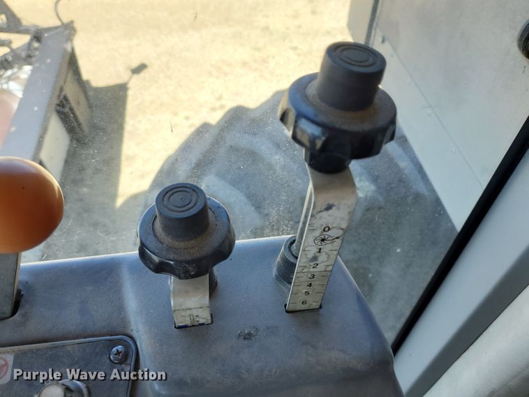 image for item DI4778 1993 Gleaner R62  combine