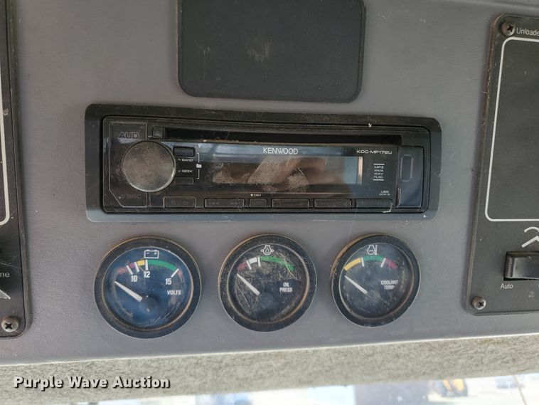 image for item DI4778 1993 Gleaner R62  combine