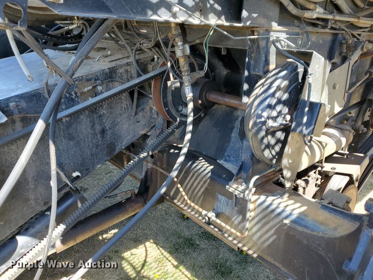 image for item DI4778 1993 Gleaner R62  combine