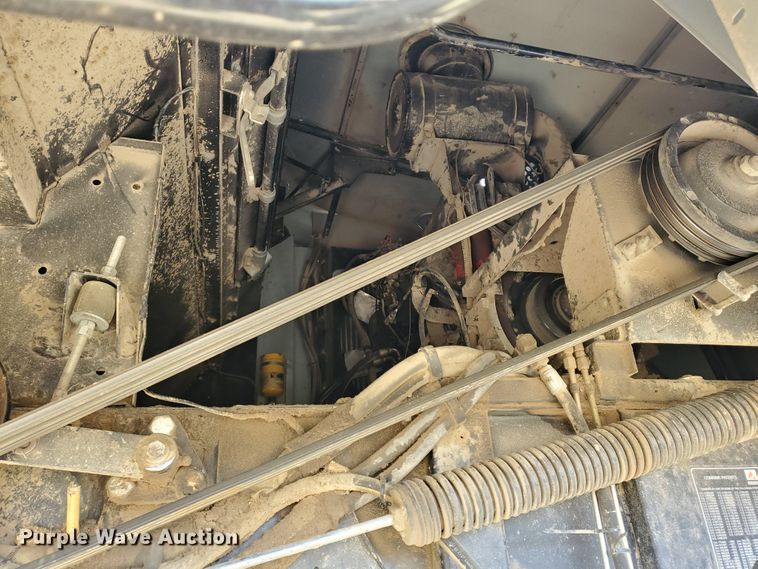 image for item DI4778 1993 Gleaner R62  combine