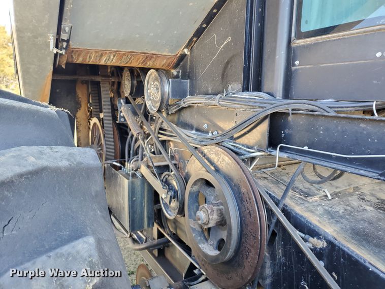 image for item DI4778 1993 Gleaner R62  combine