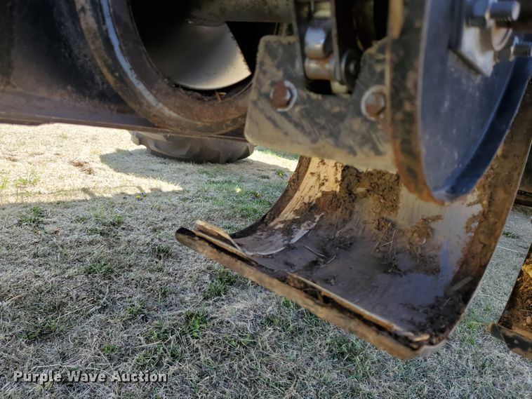 image for item DI4778 1993 Gleaner R62  combine