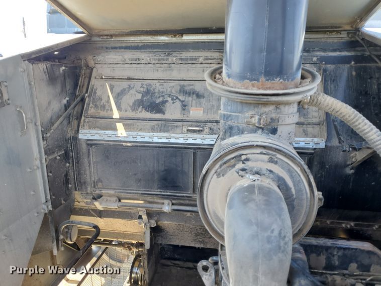 image for item DI4778 1993 Gleaner R62  combine