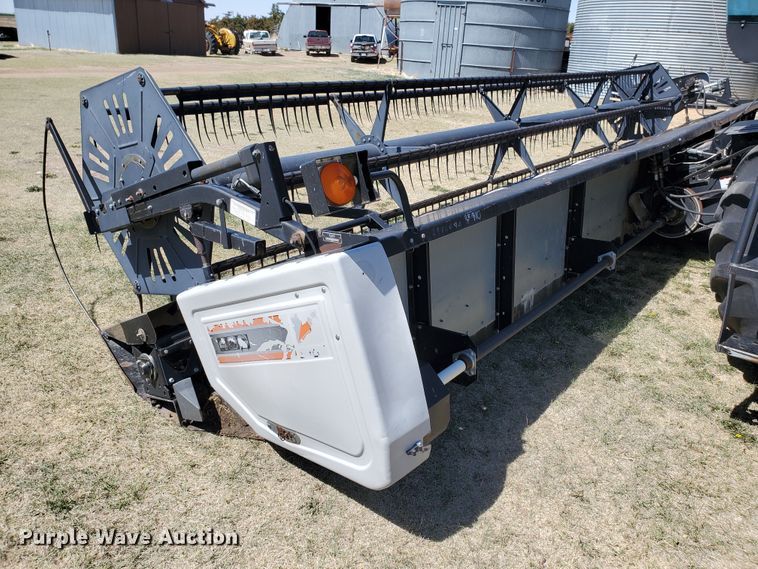 image for item DI4778 1993 Gleaner R62  combine