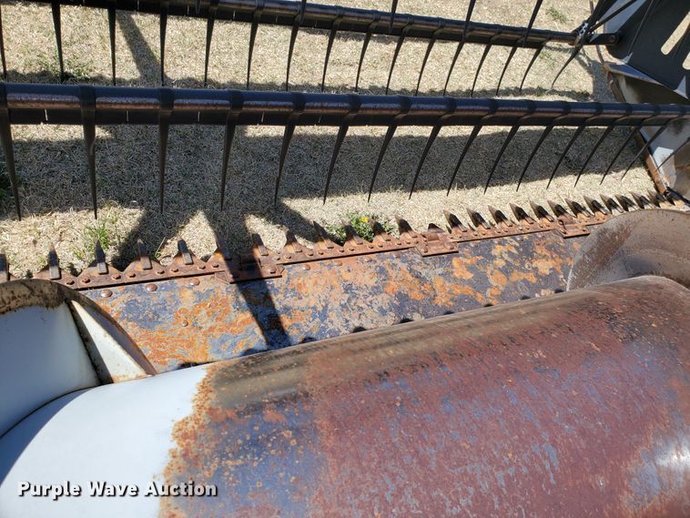 image for item DI4778 1993 Gleaner R62  combine