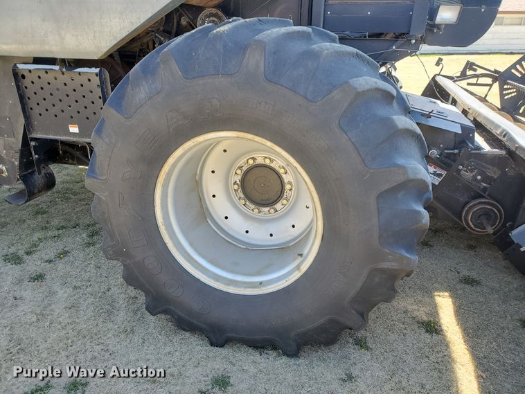 image for item DI4778 1993 Gleaner R62  combine