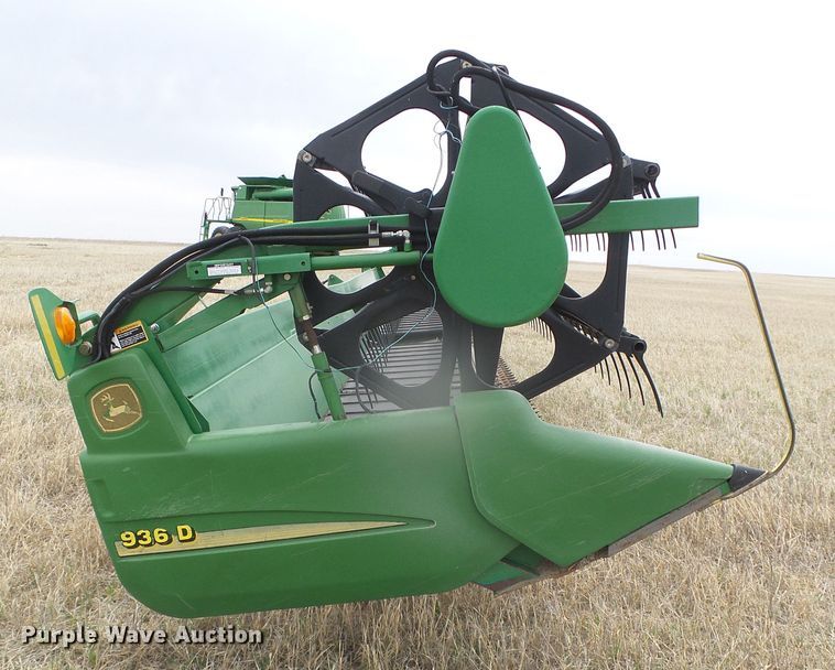 image for item DI5555 2006 John Deere 936D  draper head