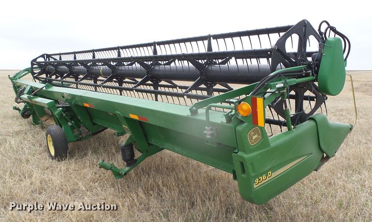 image for item DI5555 2006 John Deere 936D  draper head