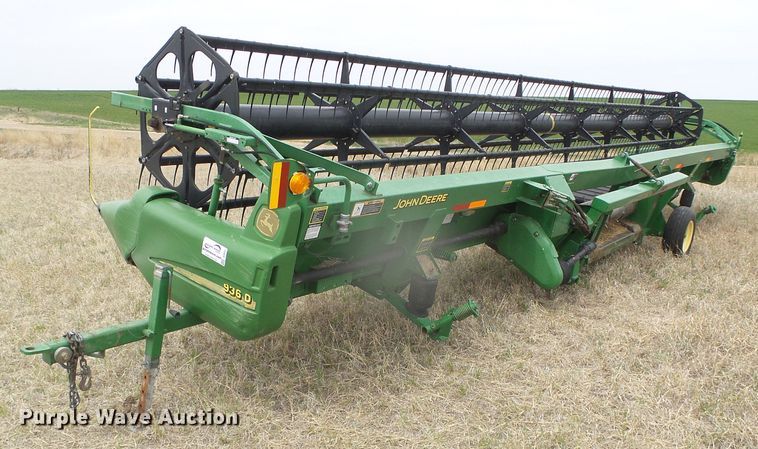 image for item DI5555 2006 John Deere 936D  draper head