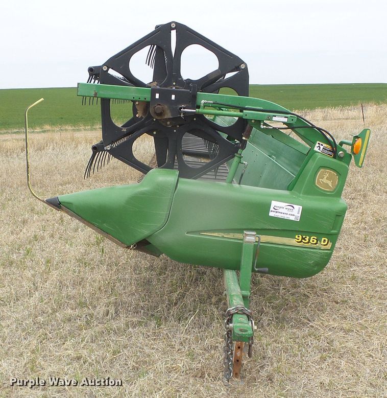 image for item DI5555 2006 John Deere 936D  draper head