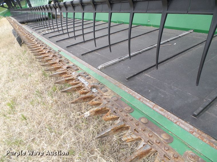 image for item DI5555 2006 John Deere 936D  draper head