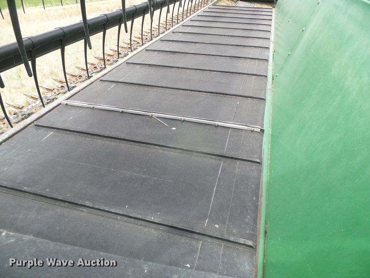 image for item DI5555 2006 John Deere 936D  draper head