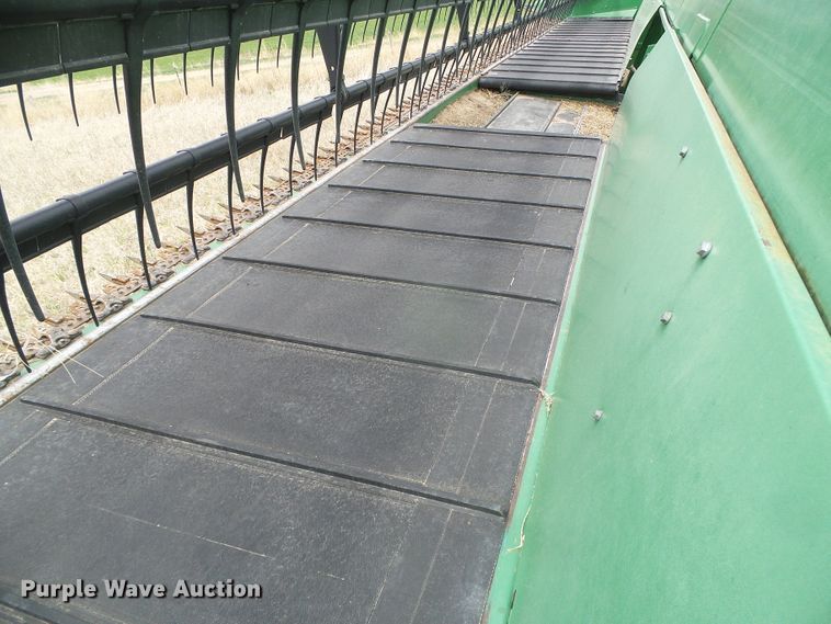 image for item DI5555 2006 John Deere 936D  draper head