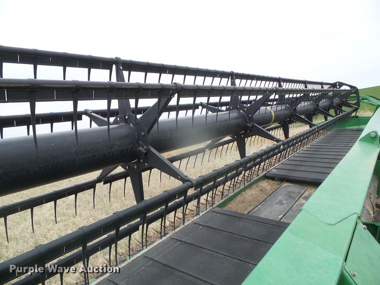 image for item DI5555 2006 John Deere 936D  draper head