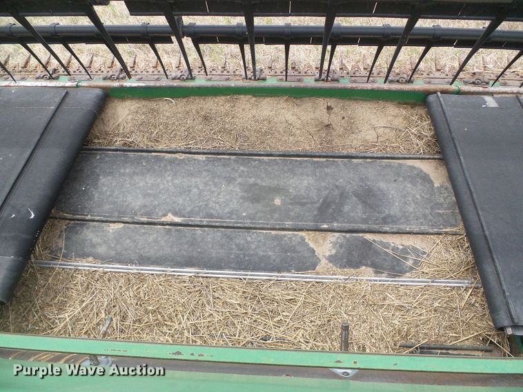 image for item DI5555 2006 John Deere 936D  draper head