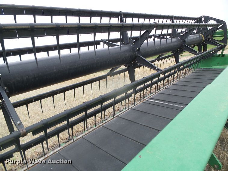 image for item DI5555 2006 John Deere 936D  draper head