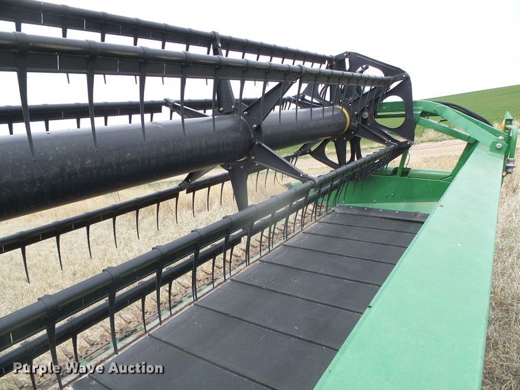 image for item DI5555 2006 John Deere 936D  draper head