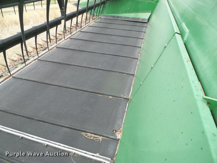 image for item DI5555 2006 John Deere 936D  draper head