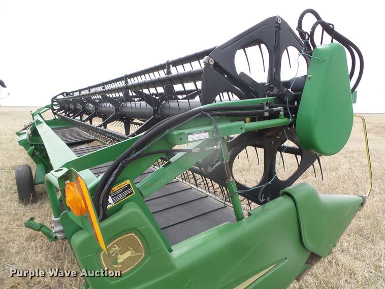 image for item DI5555 2006 John Deere 936D  draper head