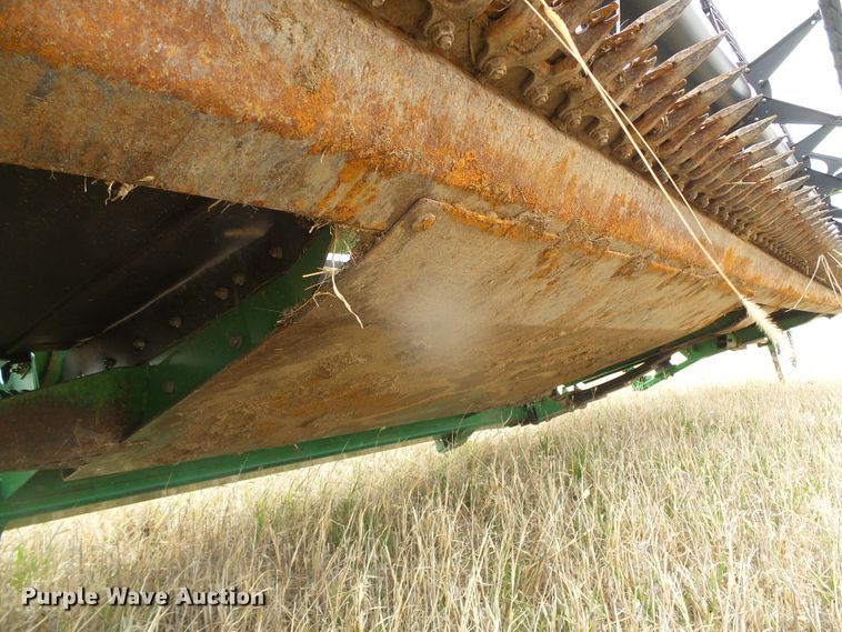 image for item DI5555 2006 John Deere 936D  draper head