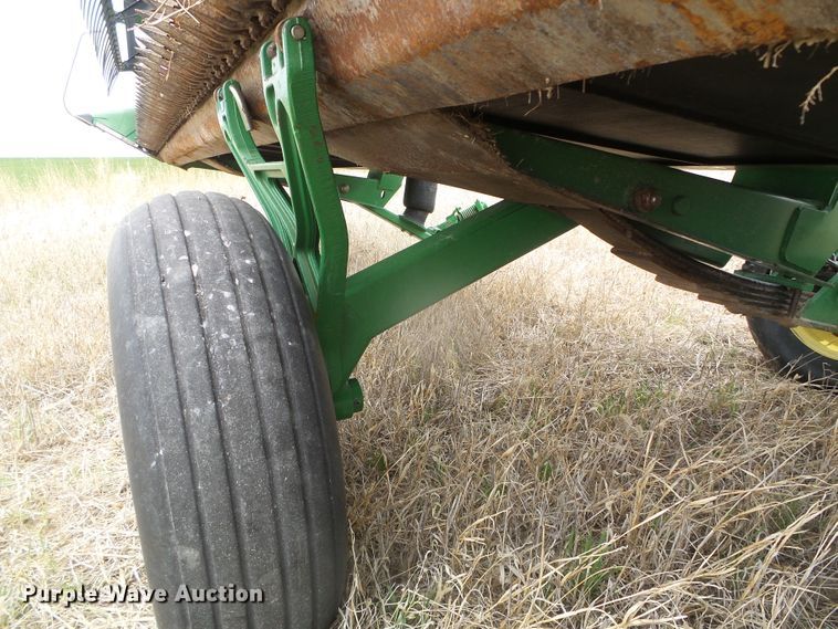 image for item DI5555 2006 John Deere 936D  draper head