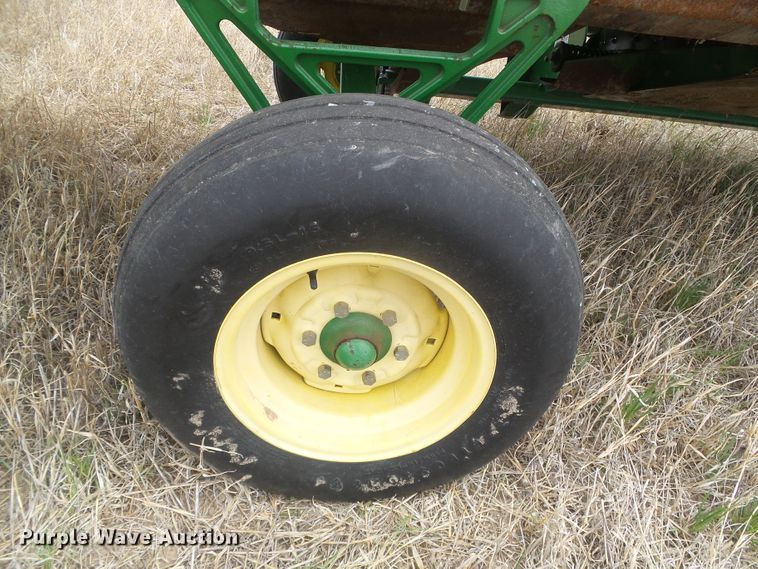 image for item DI5555 2006 John Deere 936D  draper head