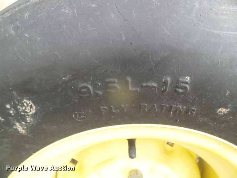 image for item DI5555 2006 John Deere 936D  draper head