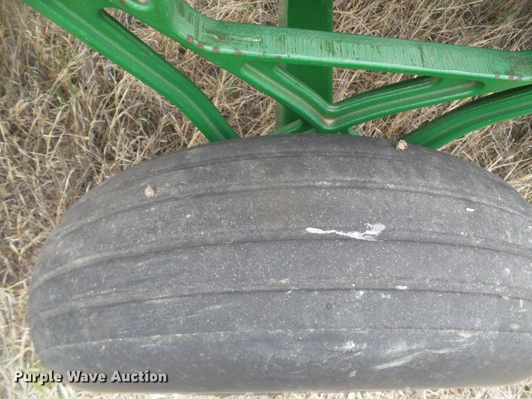 image for item DI5555 2006 John Deere 936D  draper head