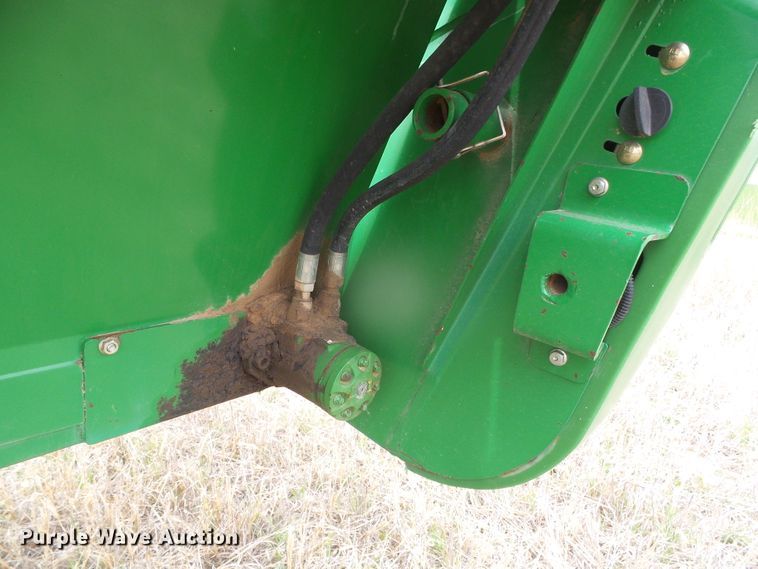 image for item DI5555 2006 John Deere 936D  draper head