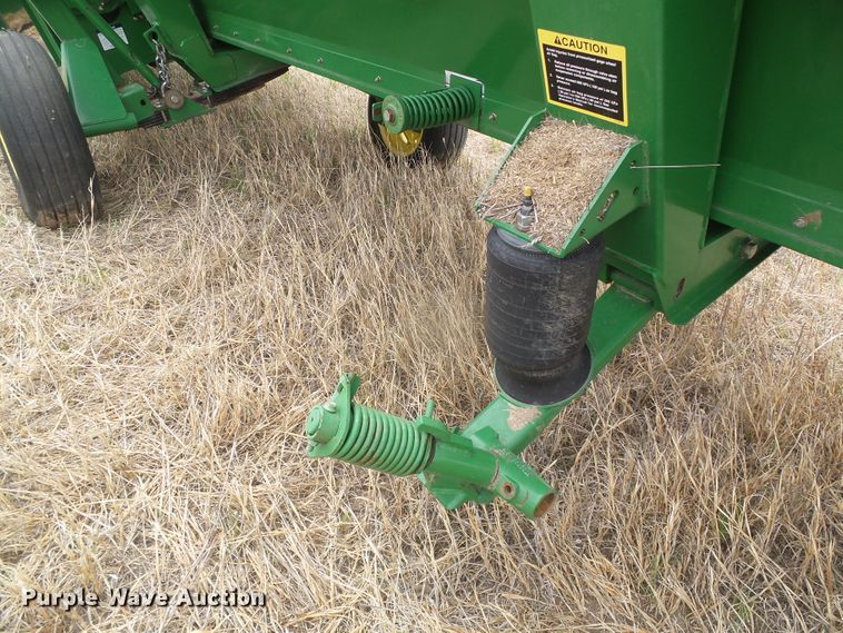 image for item DI5555 2006 John Deere 936D  draper head