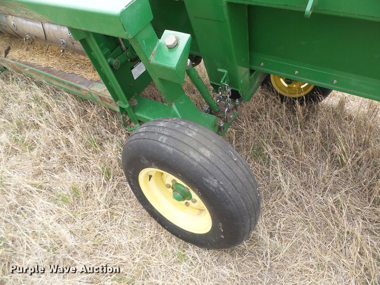 image for item DI5555 2006 John Deere 936D  draper head