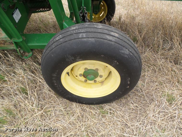 image for item DI5555 2006 John Deere 936D  draper head