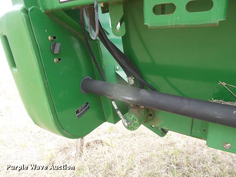 image for item DI5555 2006 John Deere 936D  draper head