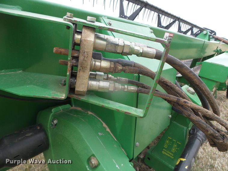 image for item DI5555 2006 John Deere 936D  draper head
