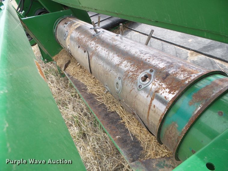 image for item DI5555 2006 John Deere 936D  draper head